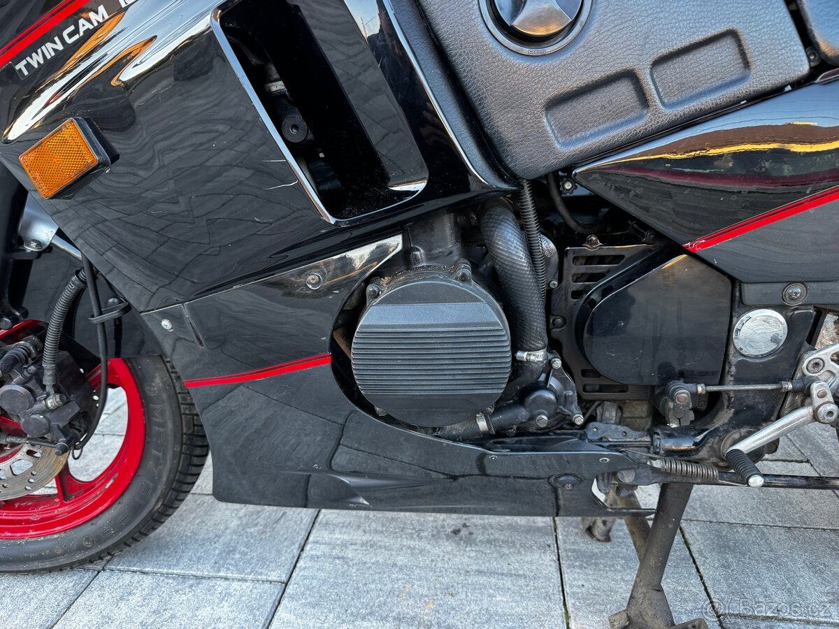 Kawasaki GPX500R - 9