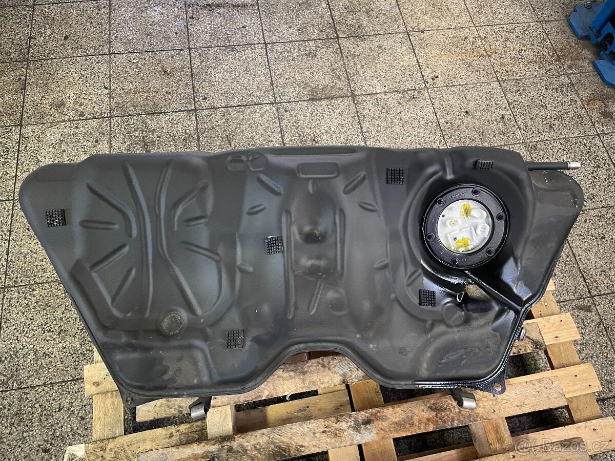 Bmw M6 f12 S63B44B 412kw náhradní díly najeto 17tis - 9