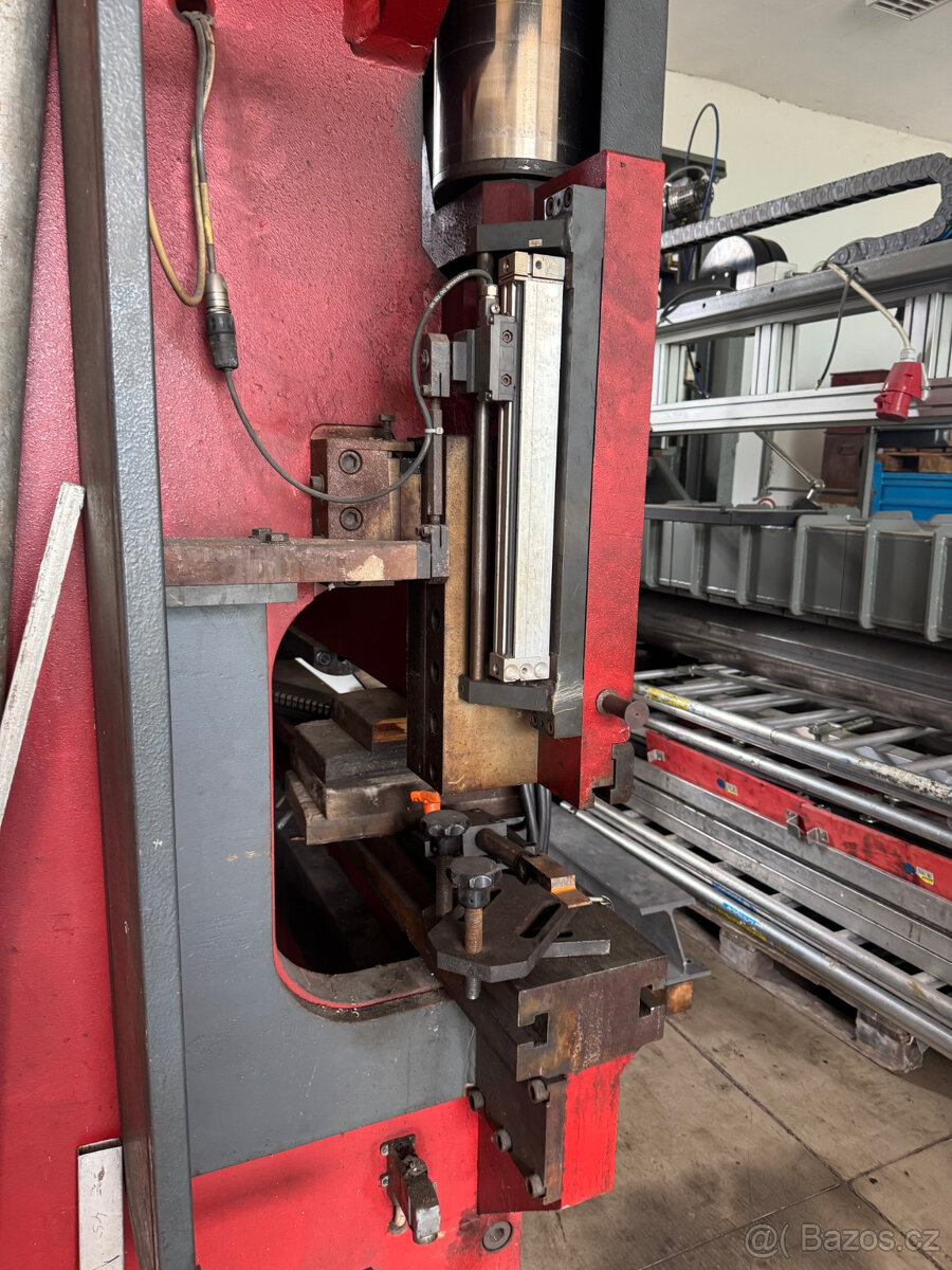 Ohraňovací lis HOL 160/3150 - 9