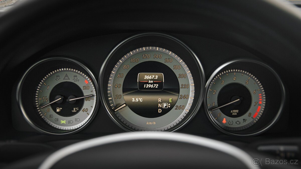Mercedes-Benz Třídy E, E200 Kupé 2,0/135kW - 9