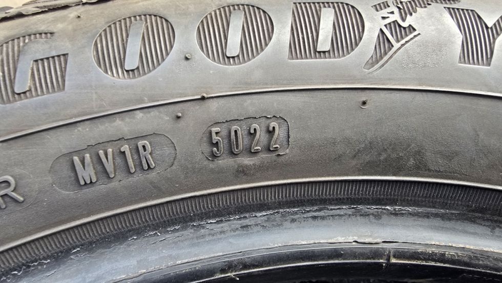 Celoroční pneumatiky 215/55/17 Good Year - 9