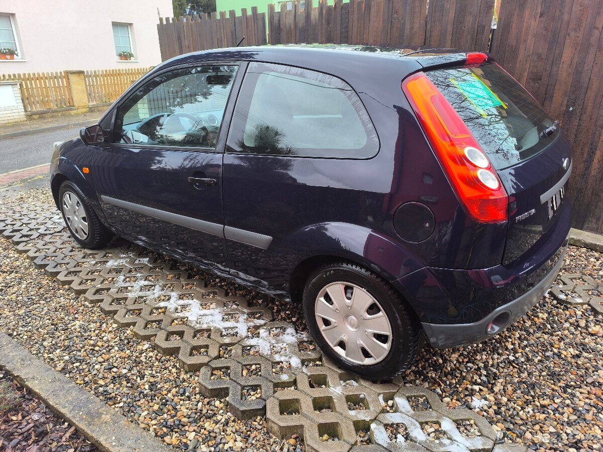 Prodám Ford Fiesta 1.3 44kw rok 2006 - 9