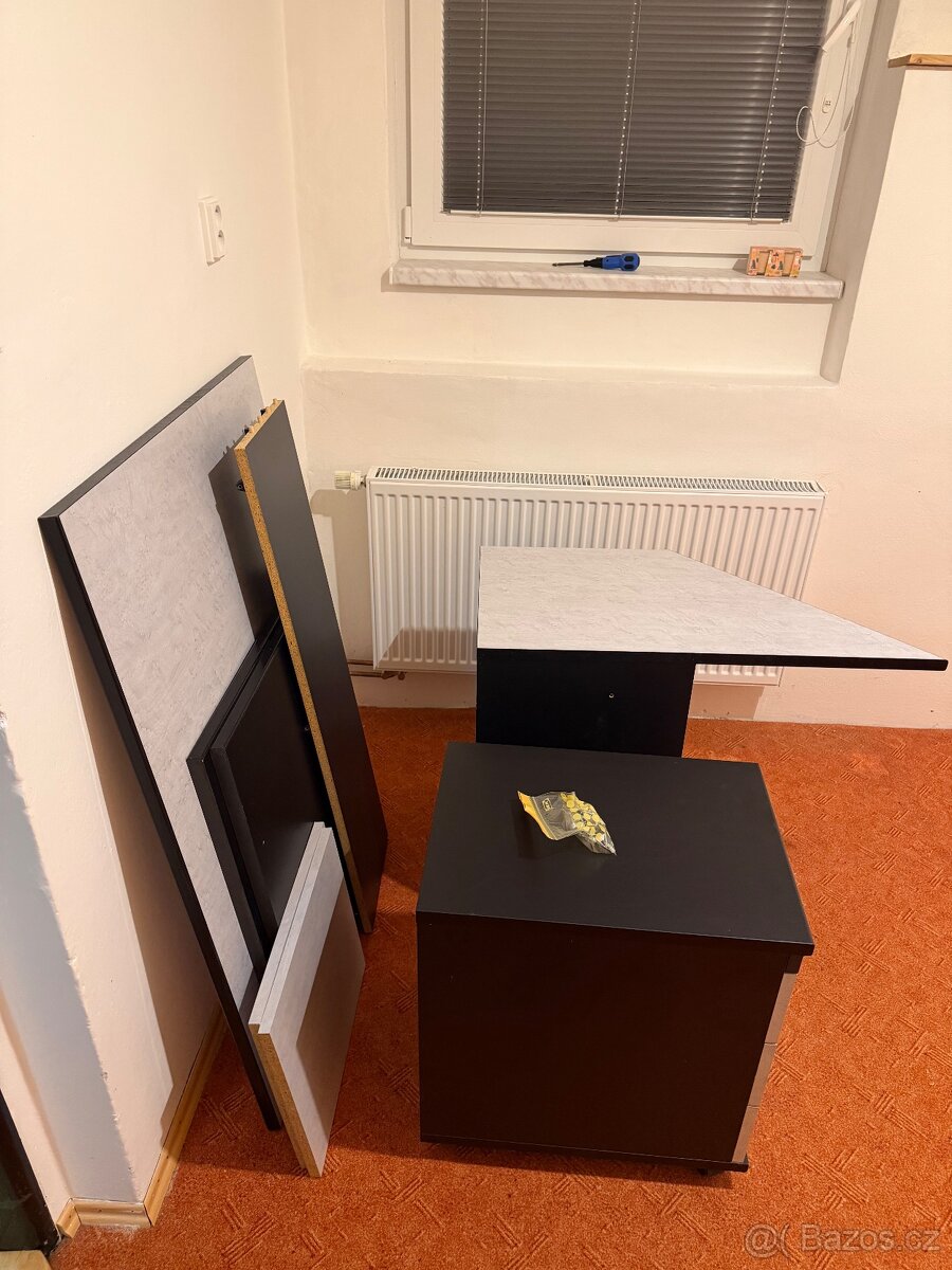 Kancelářský stůl - 9