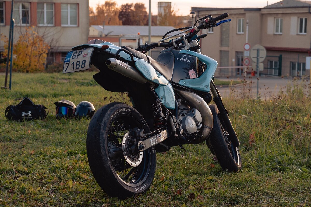 Yamaha DT 125 X – tyrkysová bestie, otevřená na 18 kW (A1) - 9