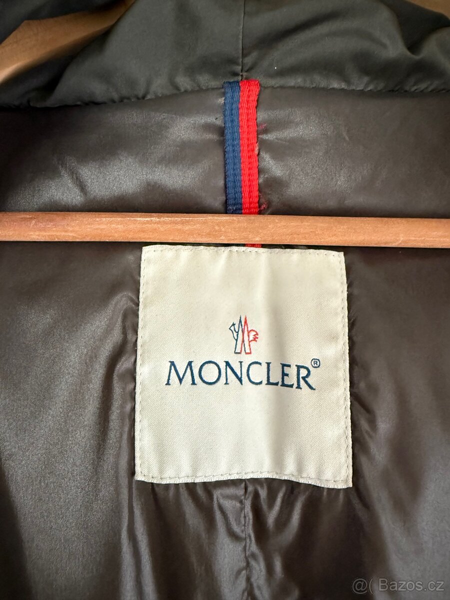 Perova bunda Moncler s myvali kozesinou - 9