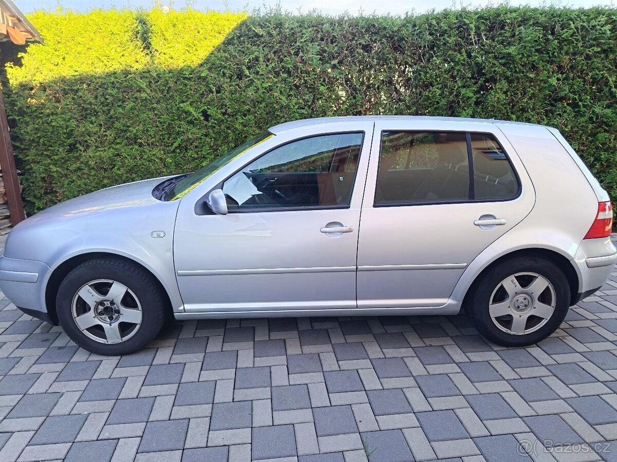 Volkswagen Golf 4, benzín 1,6 - 9