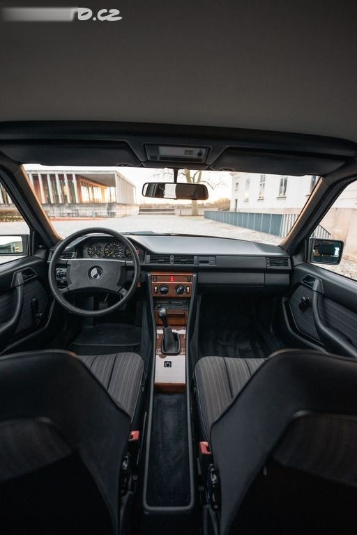 MERCEDES-BENZ 124 - 9