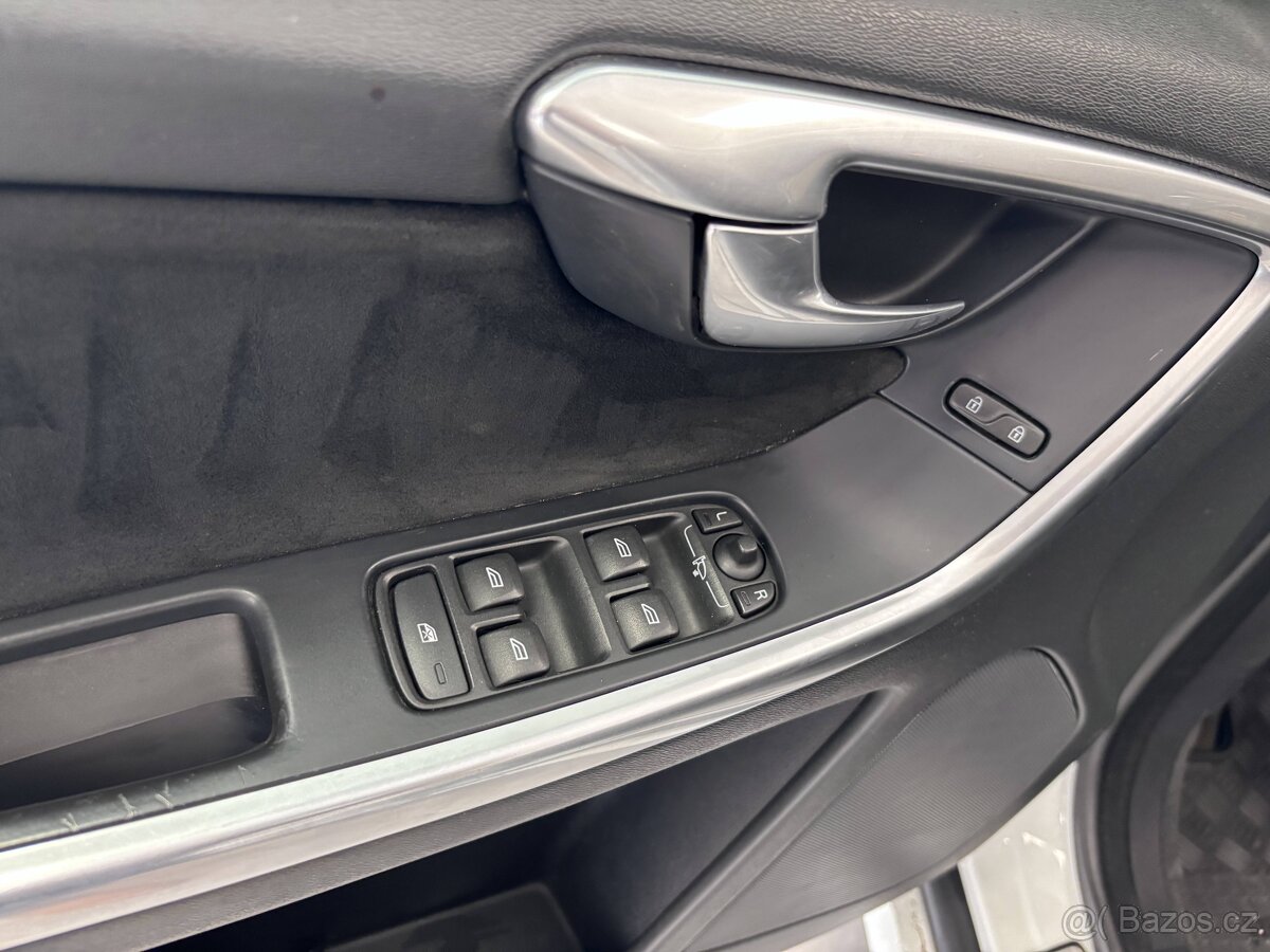 Volvo XC60 2,4 D4 R-Desing - 9