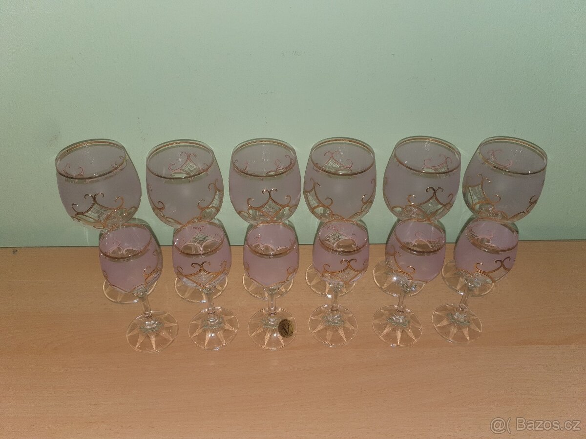 Sada na víno a vodku mřížkovaný a růžový fond Julie - 9