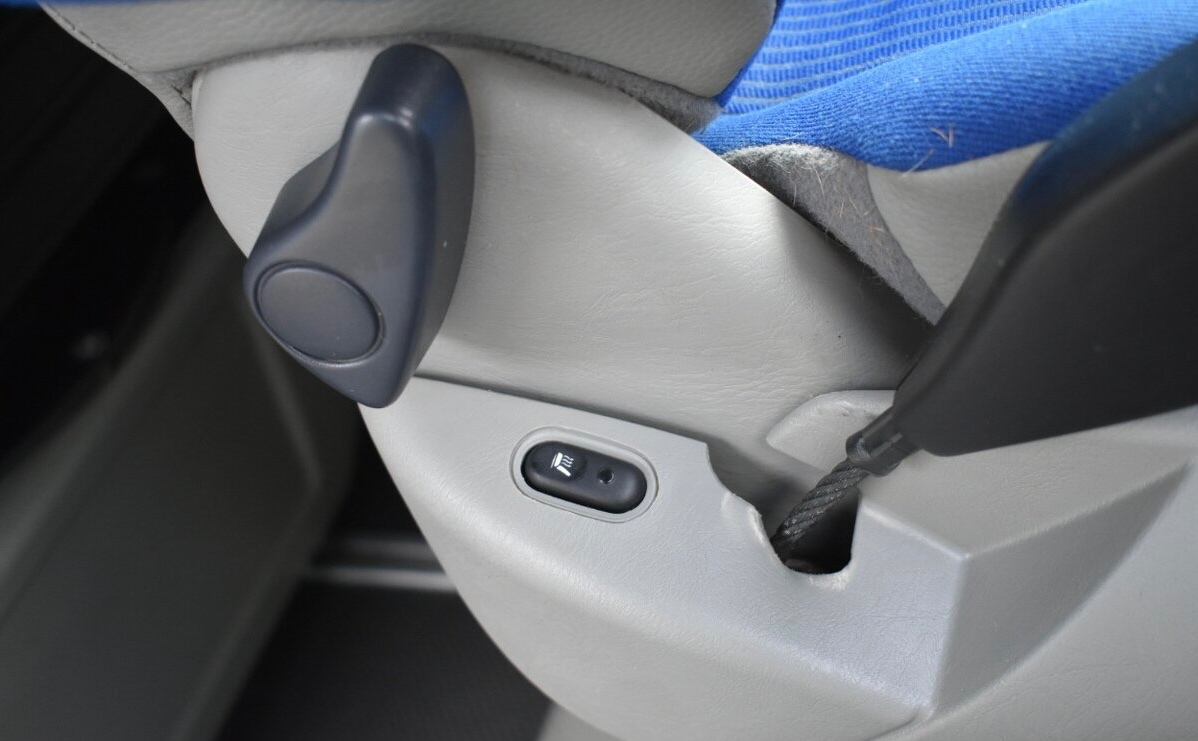 HEZKÝ OPEL VIVARO 2.5 CDTI -- WESTFALIA -- WEBASTO -- SPANÍ - 9