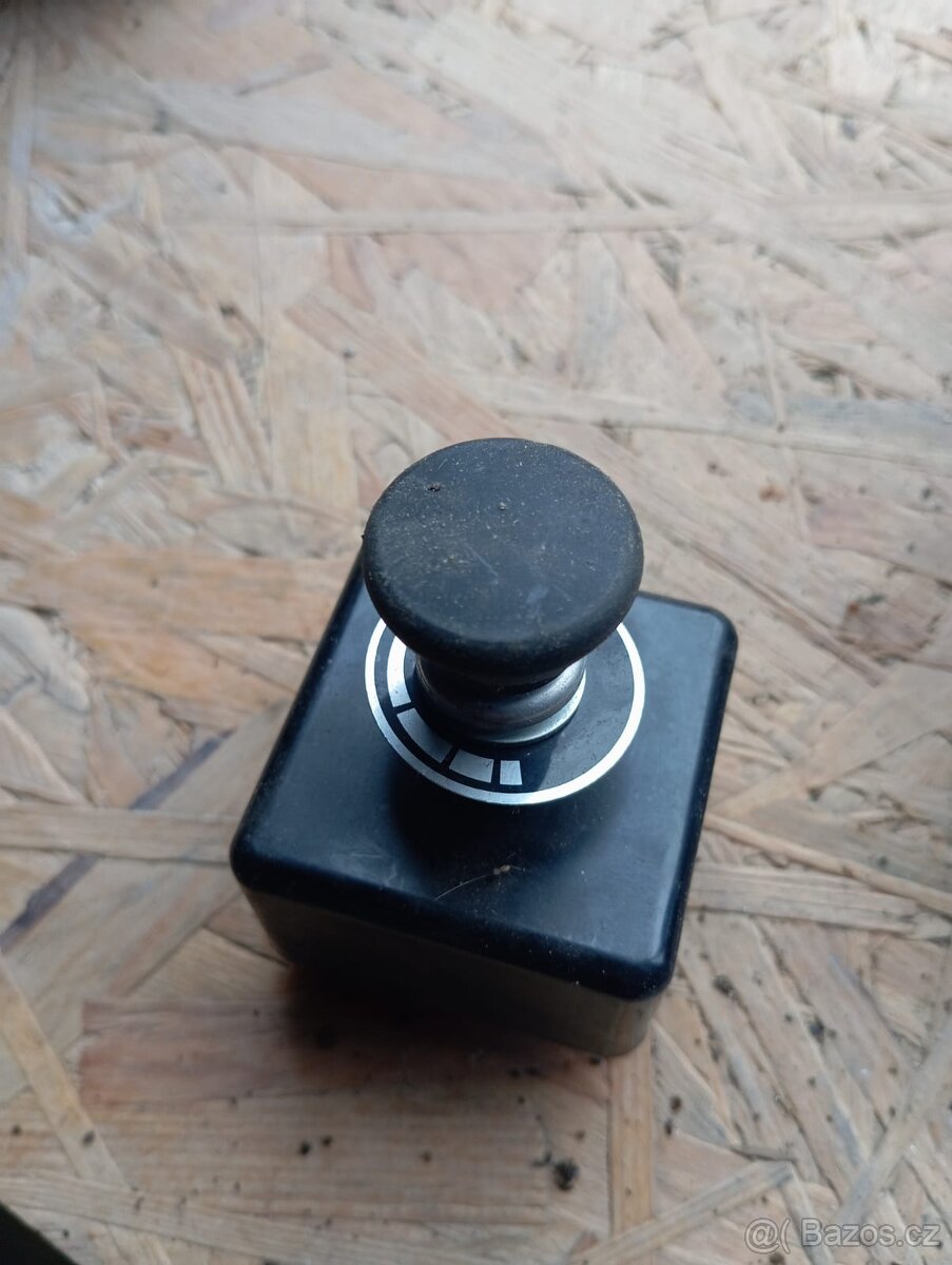 Regulační relé, filtry olejové, spínací skříňky - 9