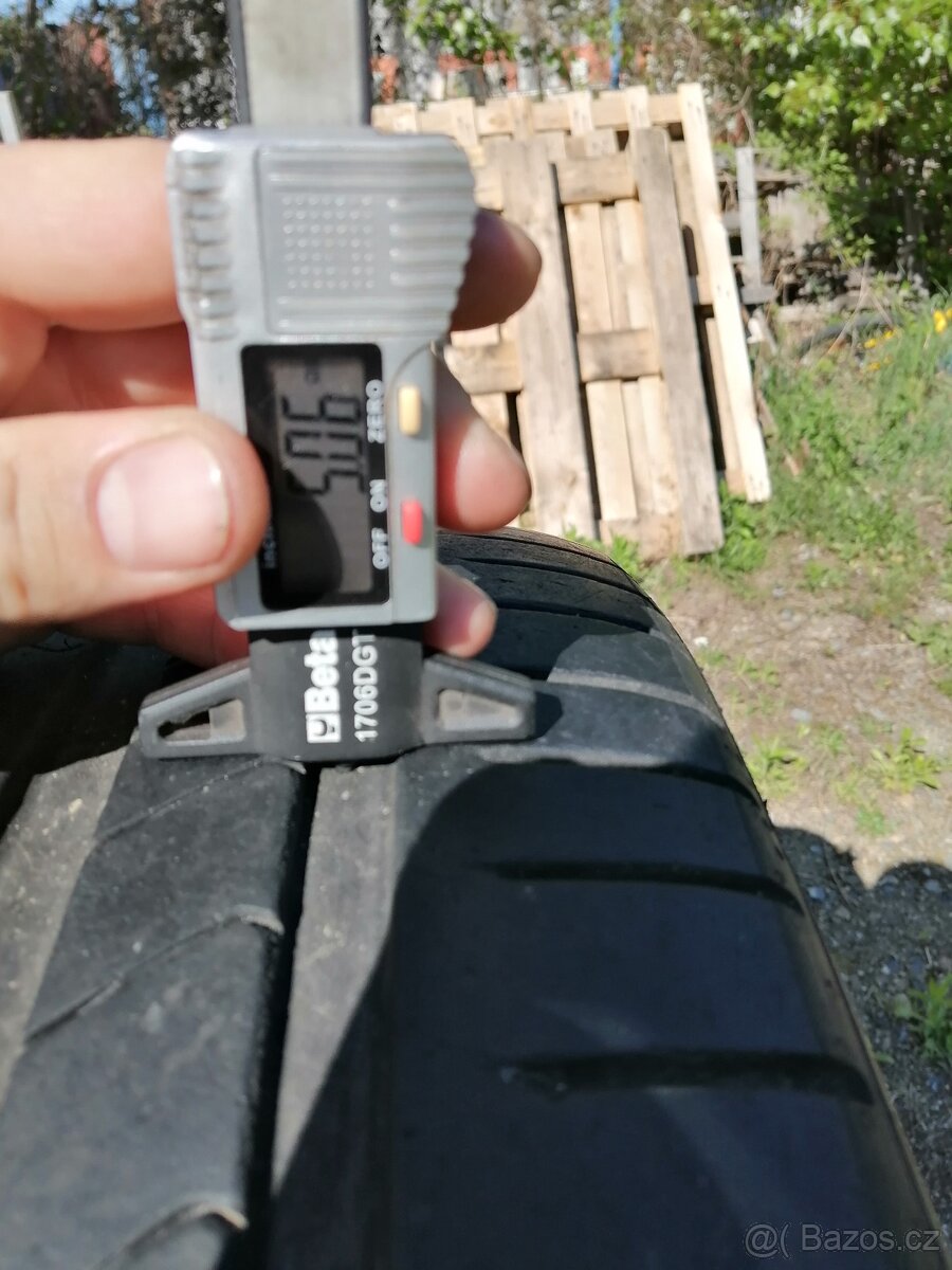 Pirelli P Zero 315/35ZR22 - 9