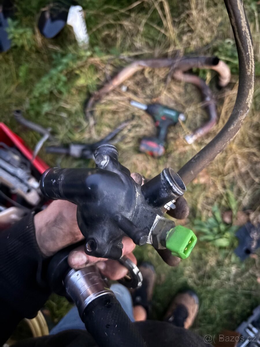 Termostat relatko elektrika chladic na VTR 1000F Firestorm - 9