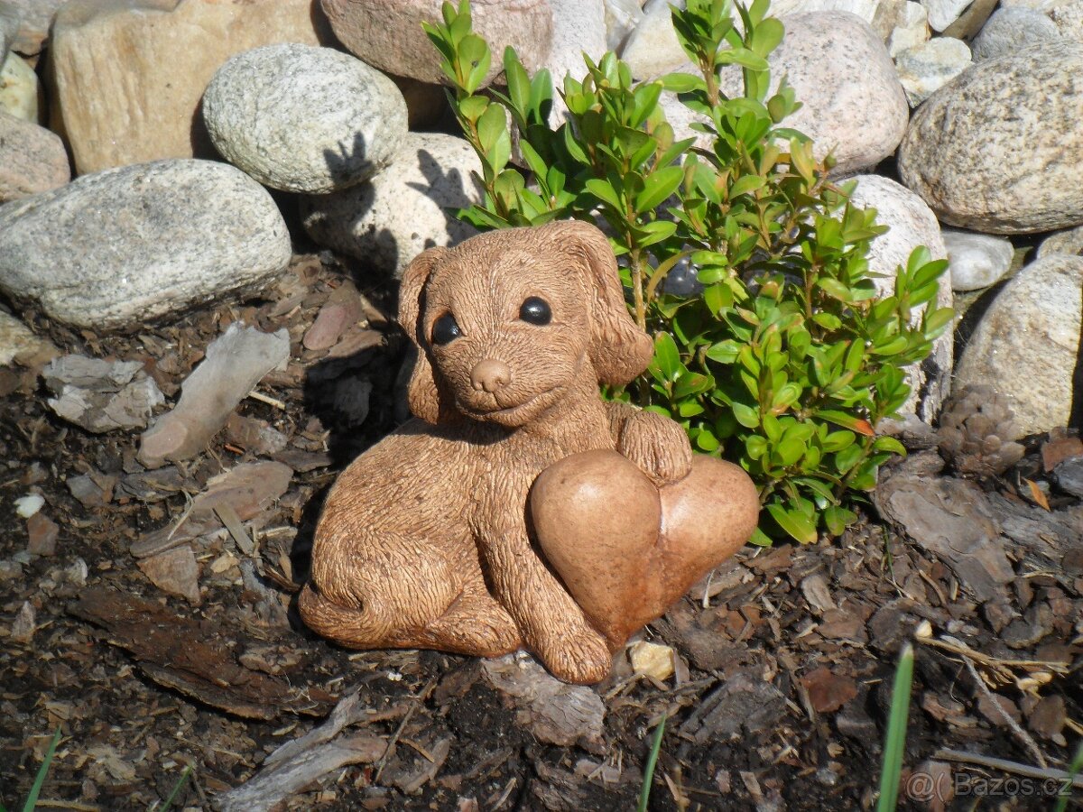 Dekorace-veverka, pejsek, hříbek, žába, sova,šnek - 9