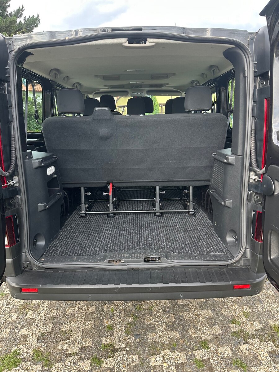 8 mistny 9 mistny Renault Trafic - 9