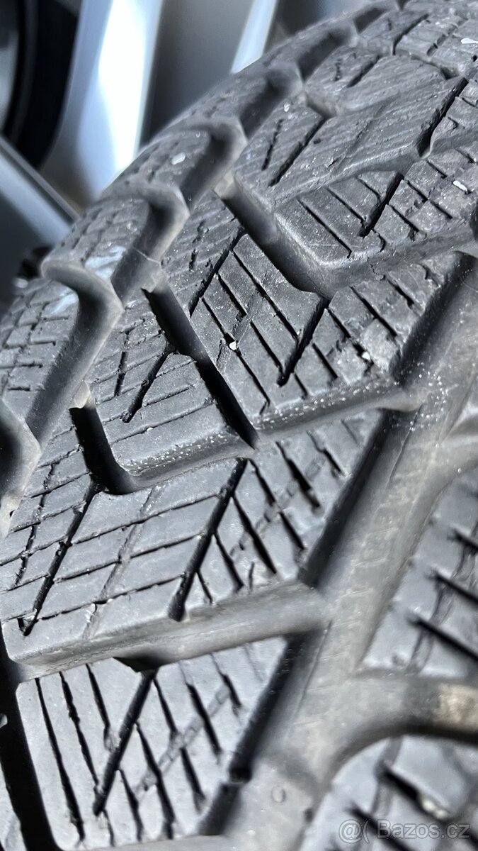 Volkswagen originální kola 17” se zimními pneu - 9