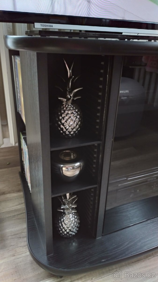 Černo bílá starší obývací stěna +Tv stolek - 9