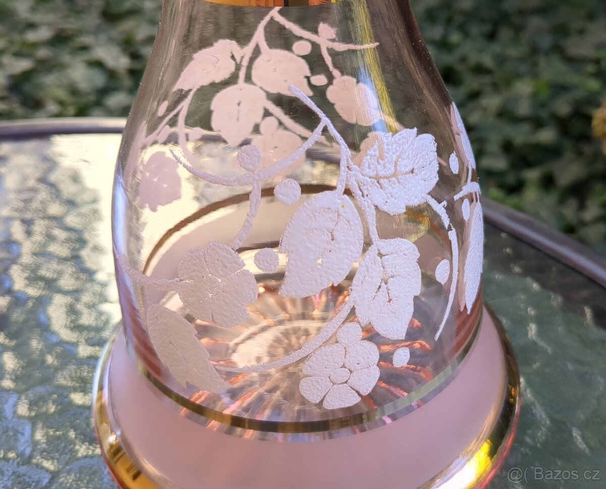 Skleněná růžová karafa se zlacením - 9