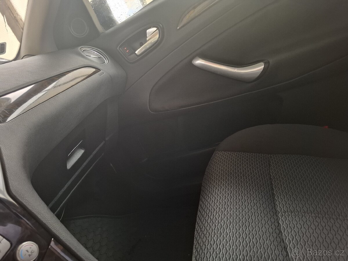 Ford Mondeo mk IV GHIA. TOP STAV - 9