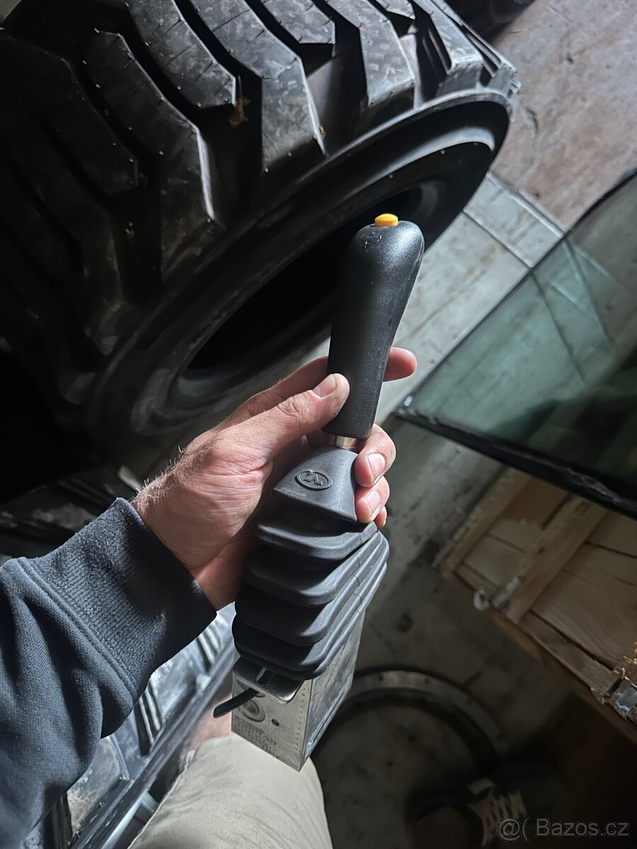 Joysticky na Minibagry Bobcat - 9