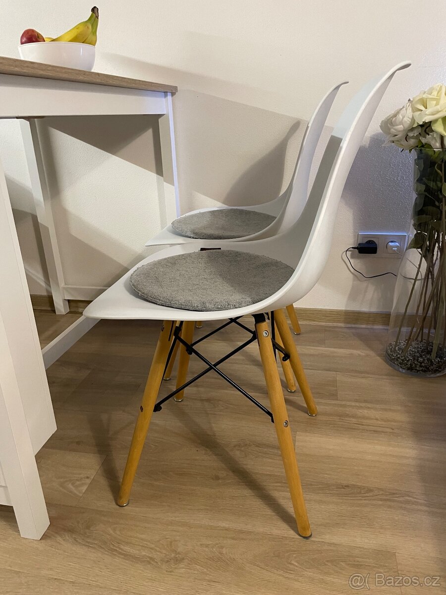 Velká stojací lampa + 4 ks židle - 9