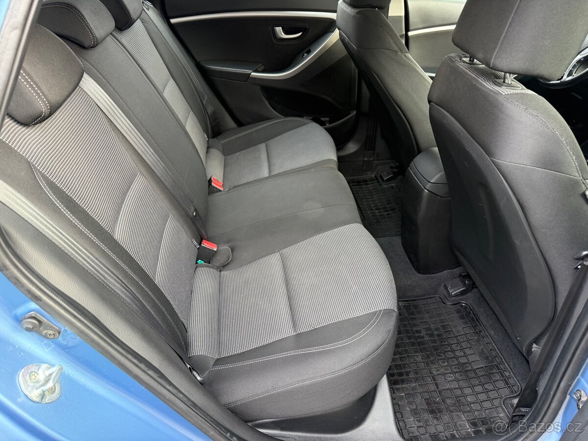 Hyundai i30 1,6i 88kW Trikolor - 9