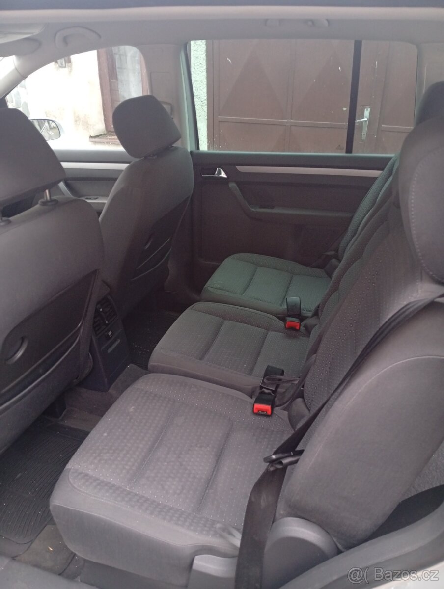 Touran 1.6 FSI 85kw - 9