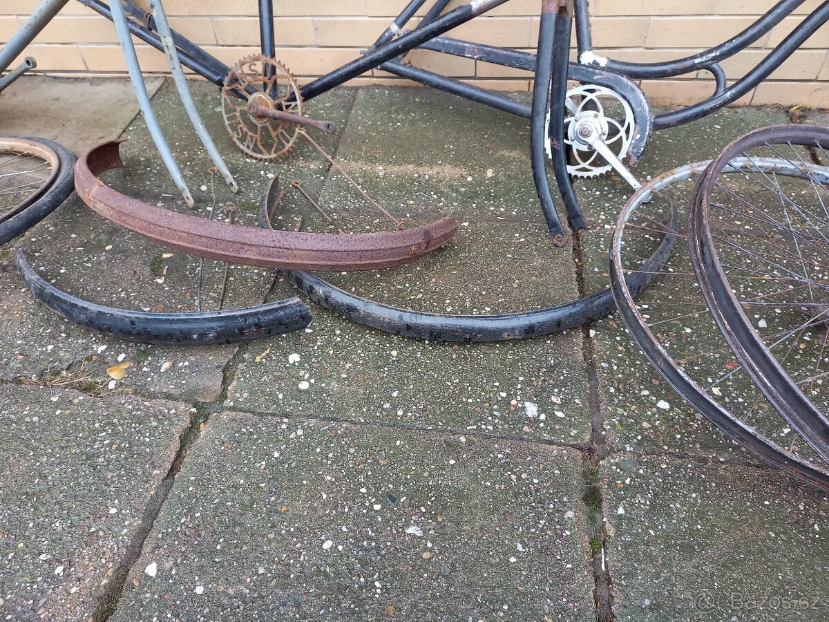 Historické kolo a díly - 9