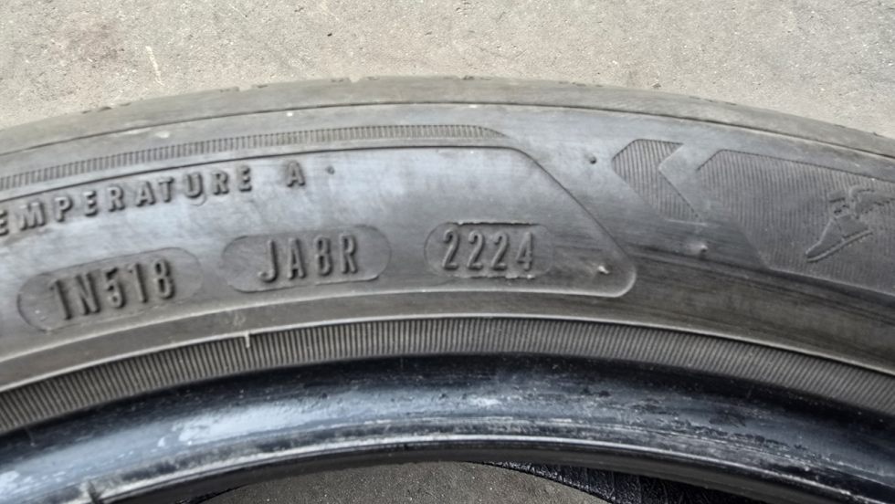 Letní pneumatika 235/40/19 Good Year - 9