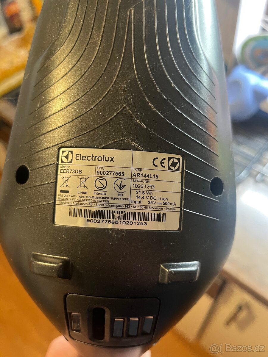 AKU tyčový vysavač Elektrolux - 9