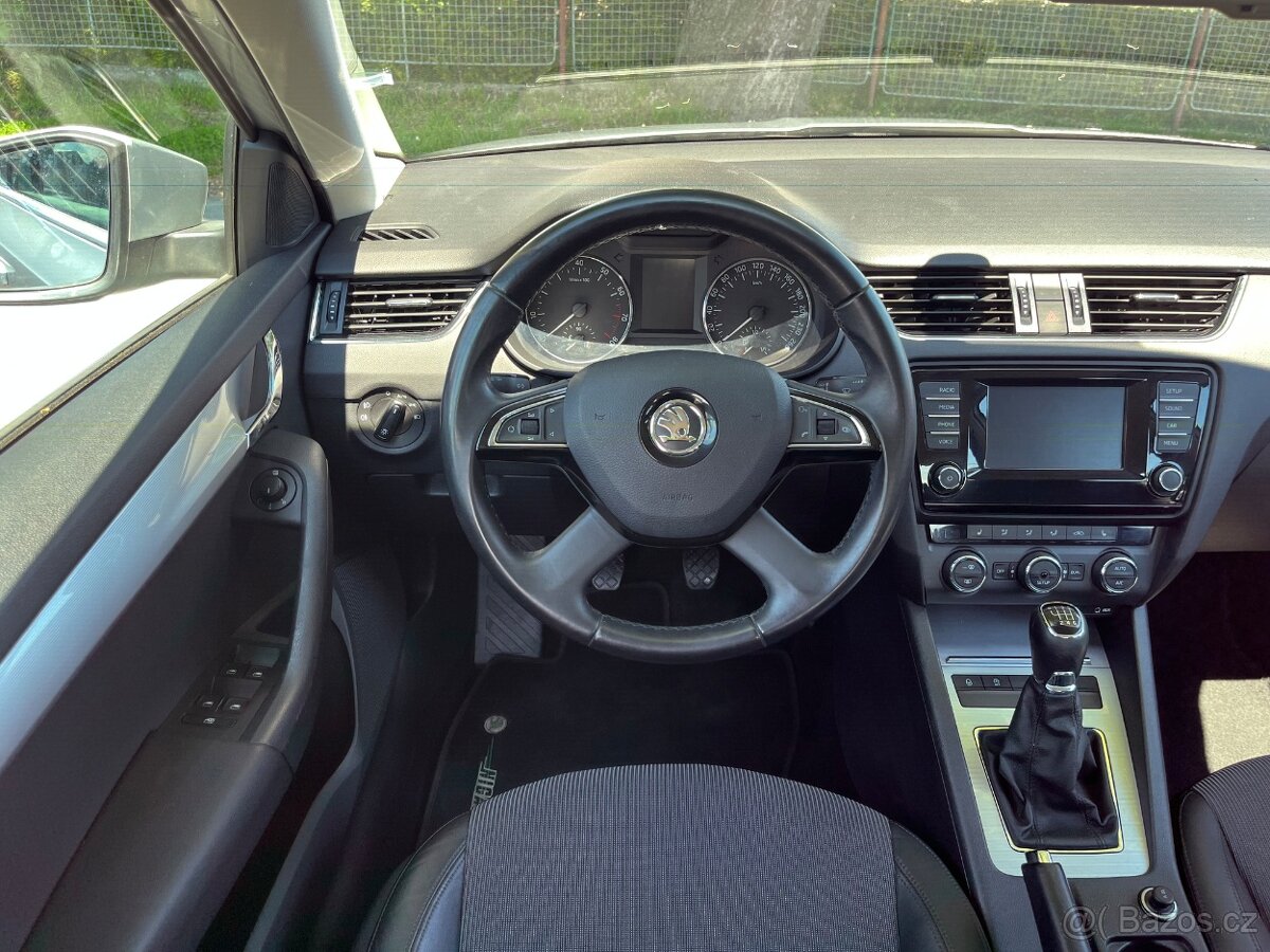 Škoda Octavia 1.4 TSi Elegance, Xenony - 9