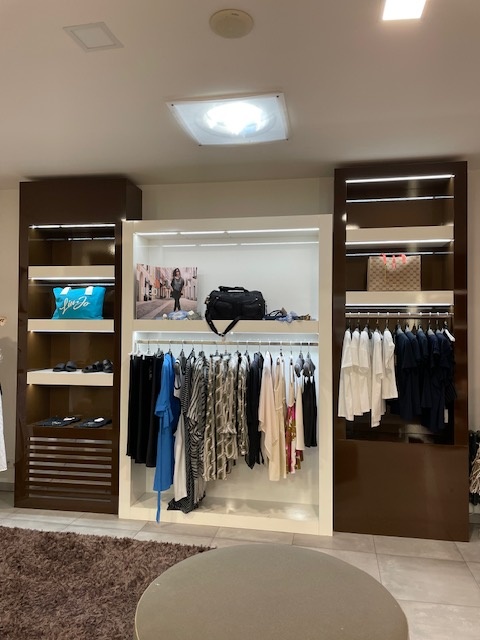 Prodám vybavení butiku - 9