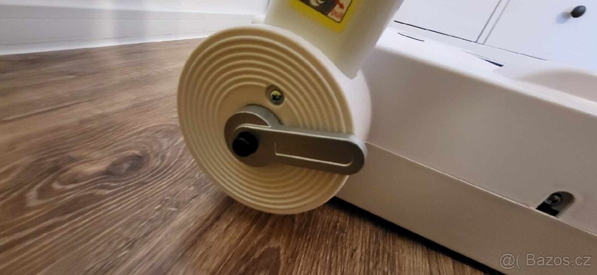 Běžecký pás HRS T-330 (sklopný systém, do 120kg, š. 42cm) - 9