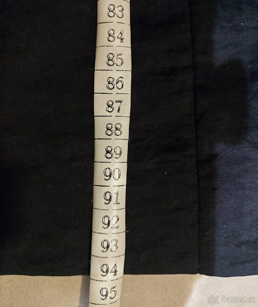 Elegantní lesklé společenské šaty. - 9