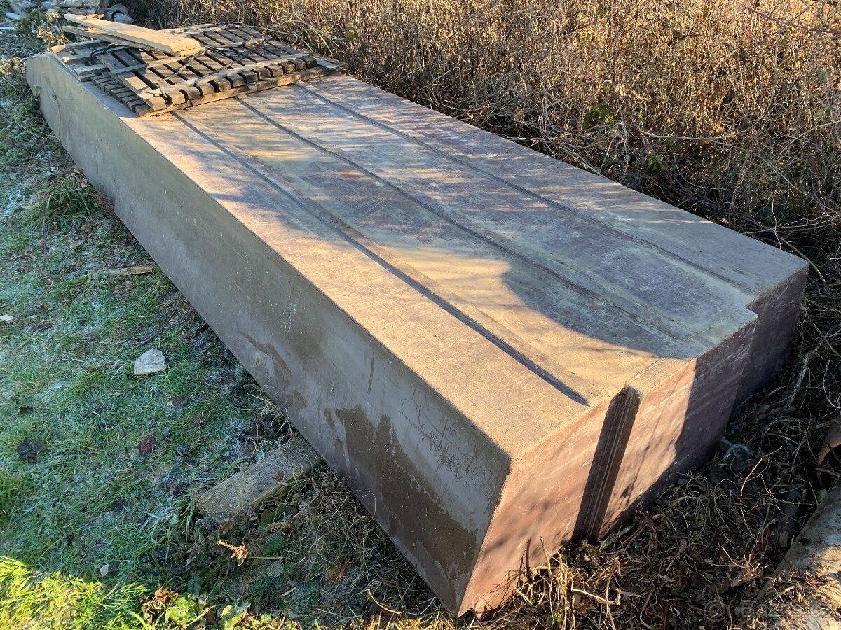 Plastová pramice 6m - 9