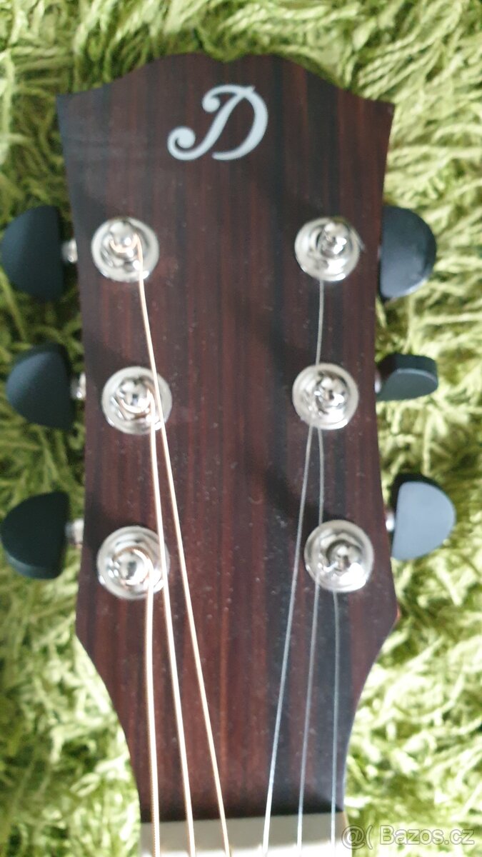 Akustická kytara Dowina D-S - 9