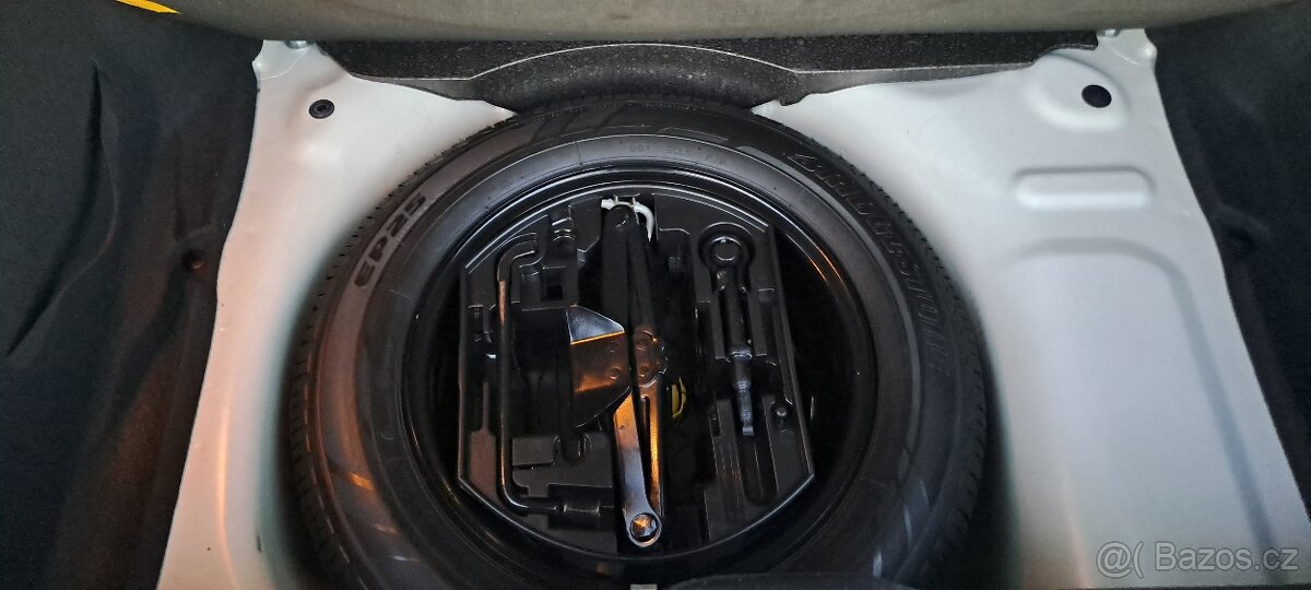 Peugeot 208 1.0i najeto 63 000 km 1 majitel koupeno v ČR - 9