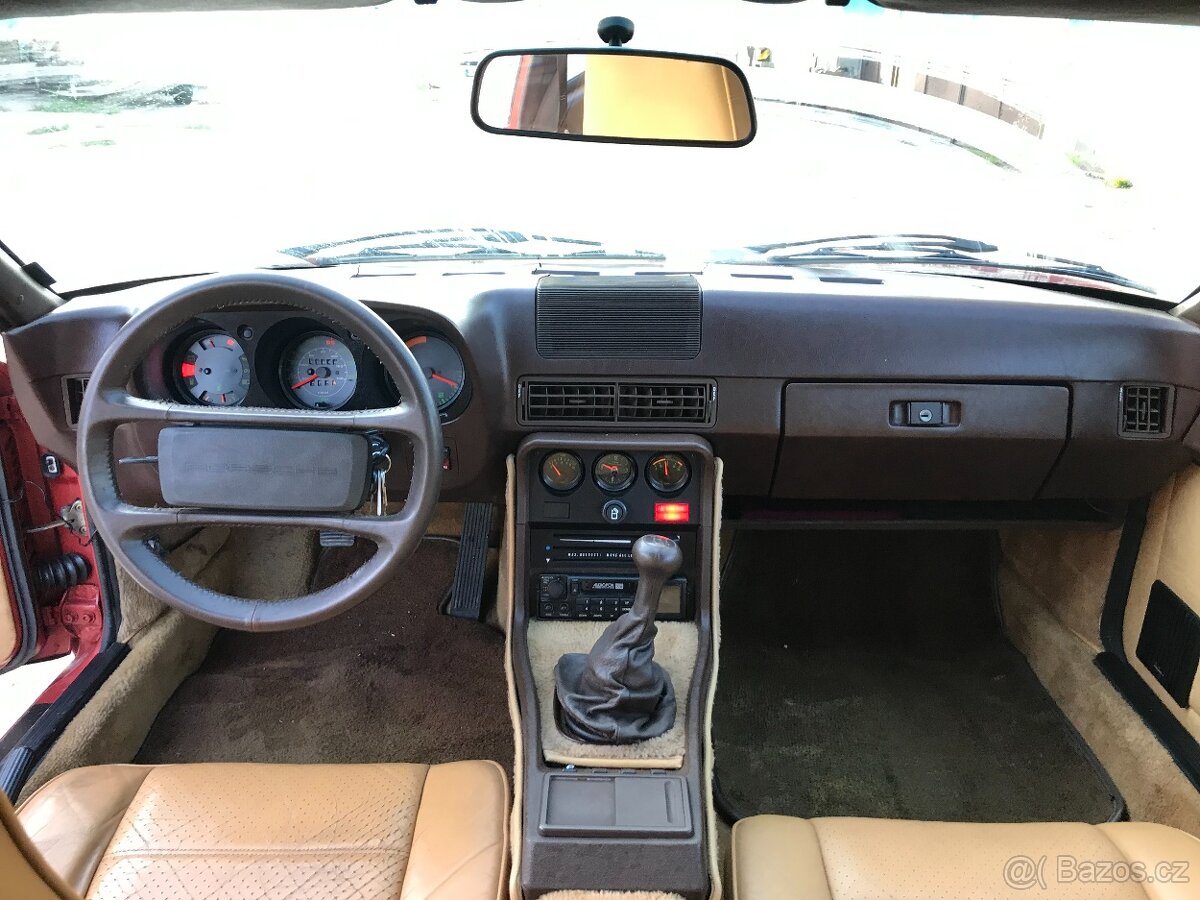 PORSCHE 924 TURBO - 9