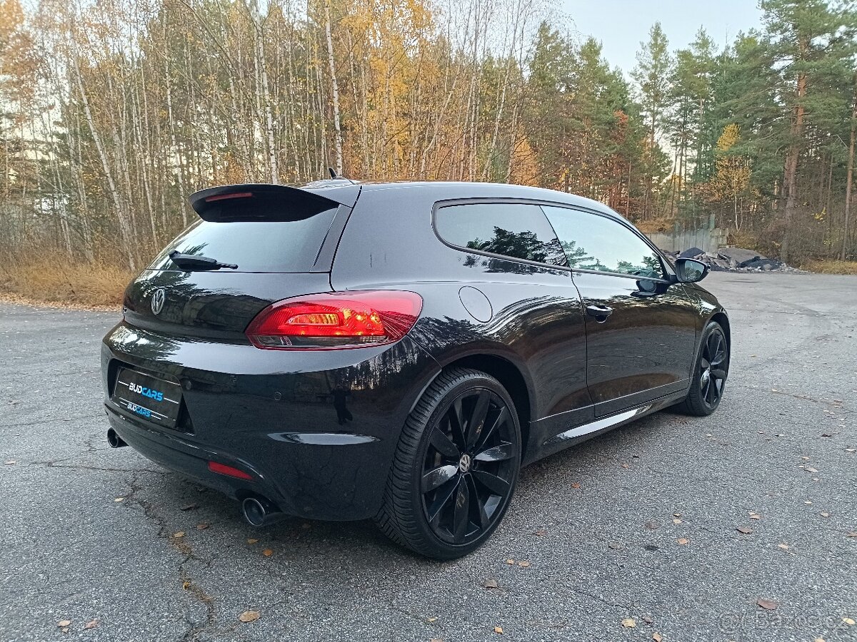 Volkswagen Scirocco R 265PS rok 2012, manuál - 9