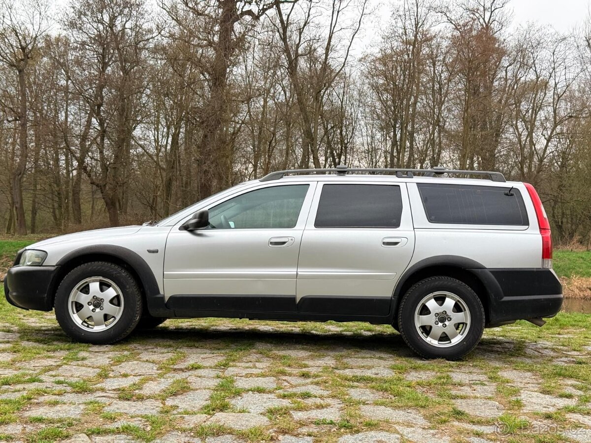 VOLVO XC70 2.4D D5 Tažné - 9