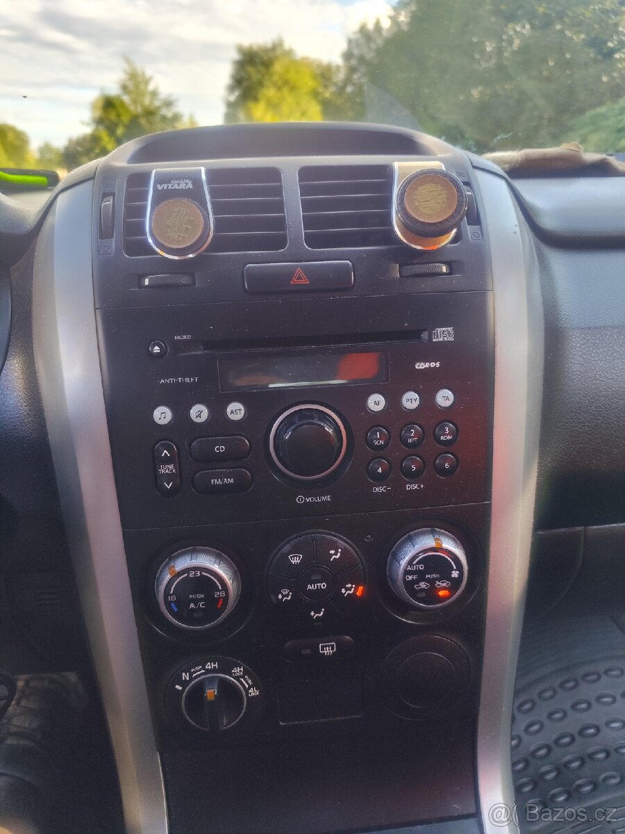 Suzuki grand Vitara 2l. Benzín 103kw 2006 - 9