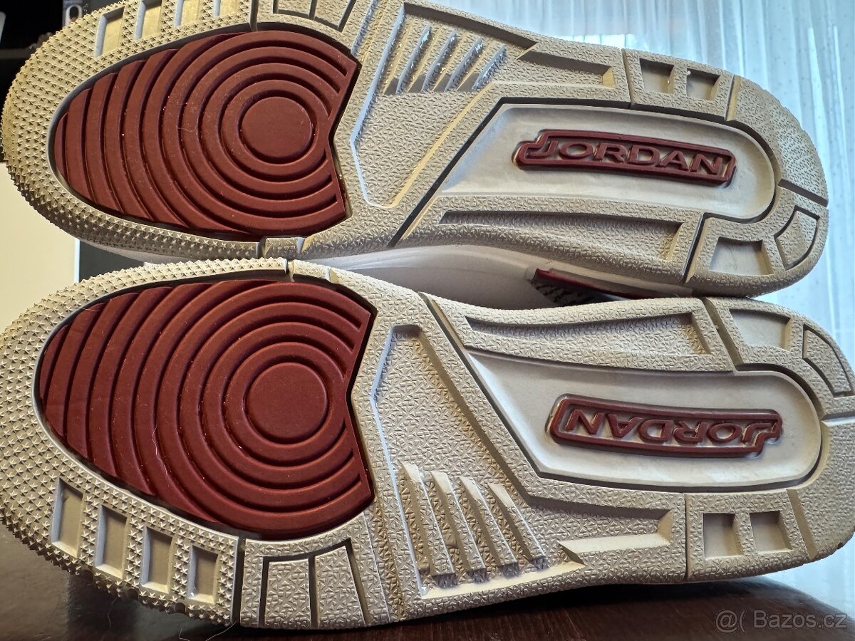 Jordan Spizike Low - 9