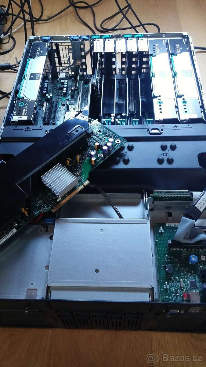 Intel server platform SR4850HW4/M, SCSI (SCA hotswap) disky - 9