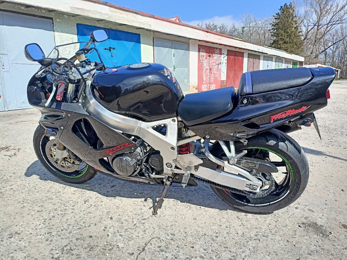 Honda cbr 900 sc28 - 9