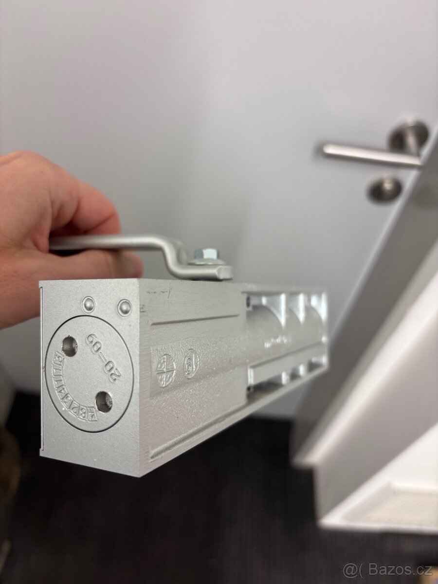 Dveřní zavírač - 9