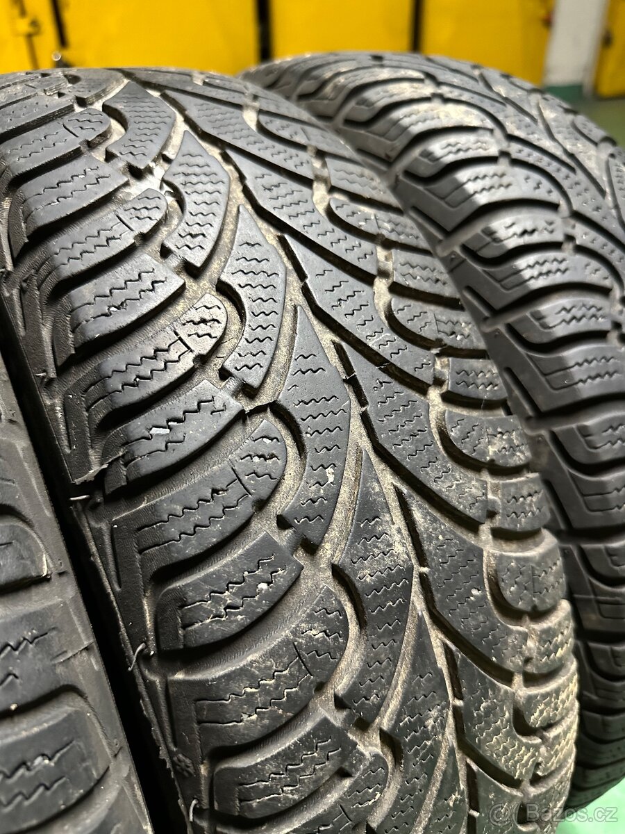 Prodám kompletní sadu - Zimní pneu včetně disků R13" - 9