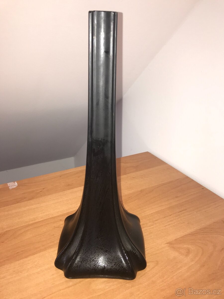 Sběratel nabízí staré skleněné vázy - 9