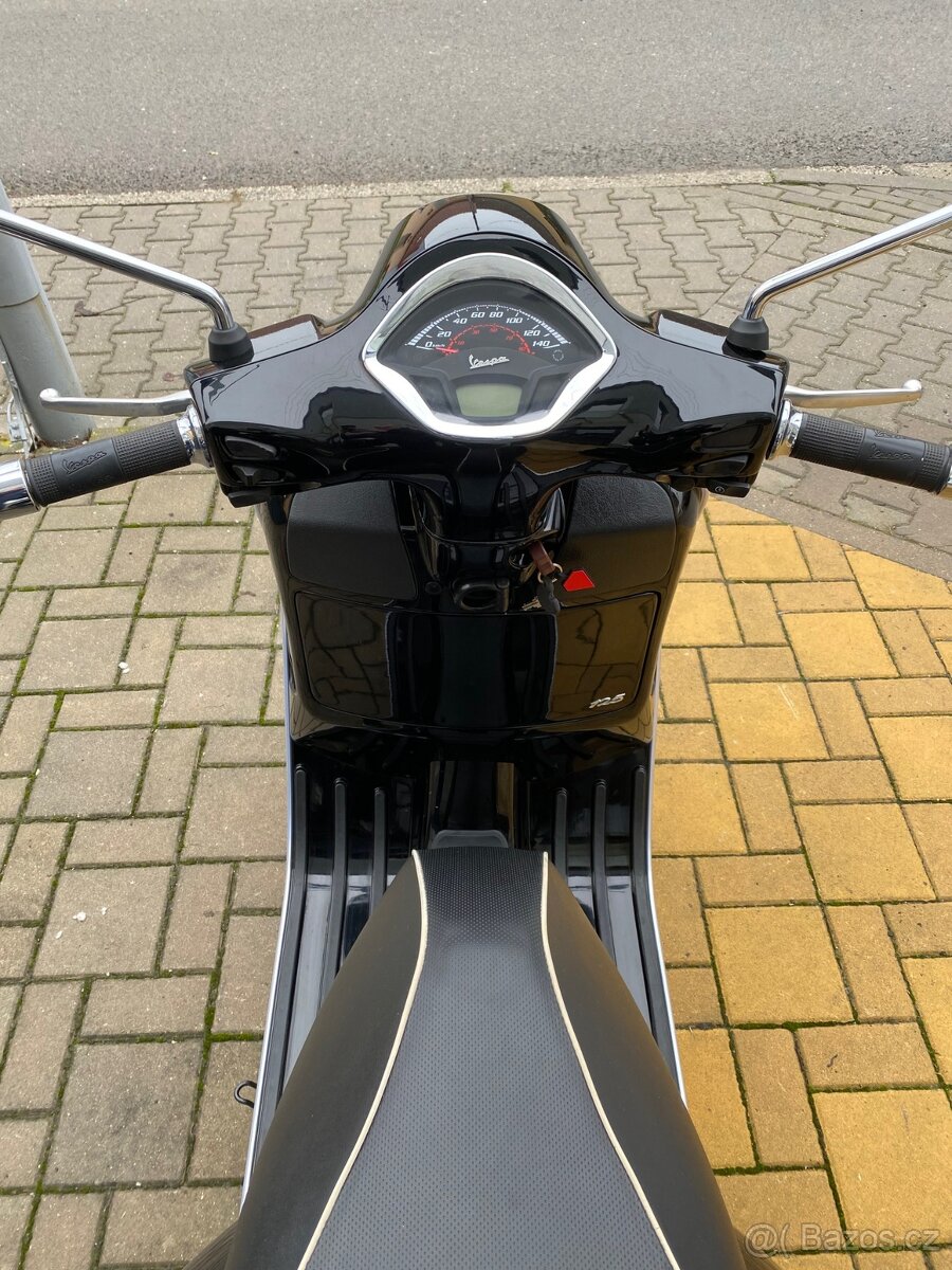 Piaggio Vespa GTS 125 Super Sport Top - 9