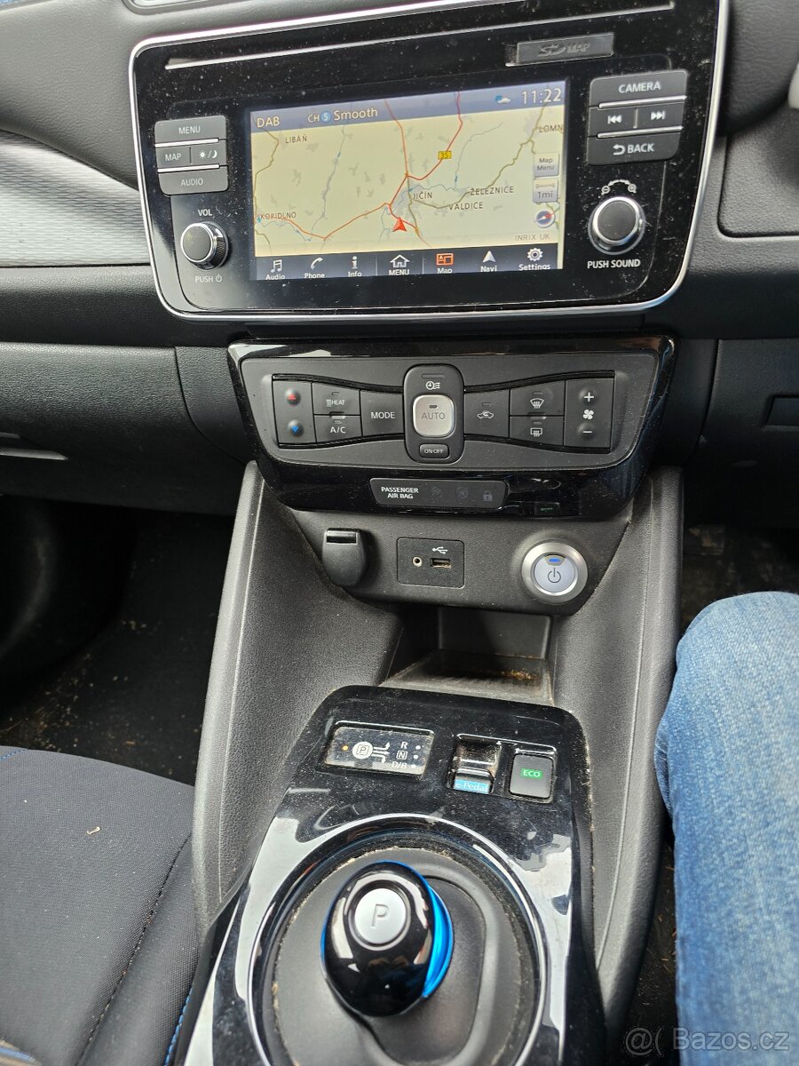 Nissan Leaf 2018 na náhradní díly / bílá barva - 9