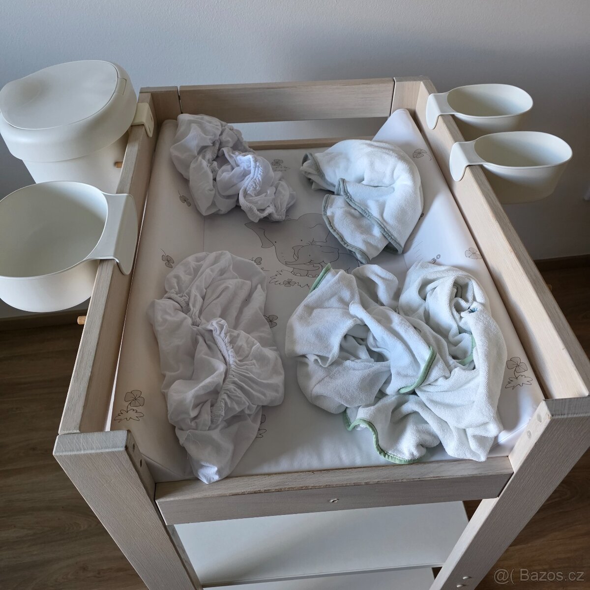 Přebalovací pult, přebalovací podložka a prostěradla - 9